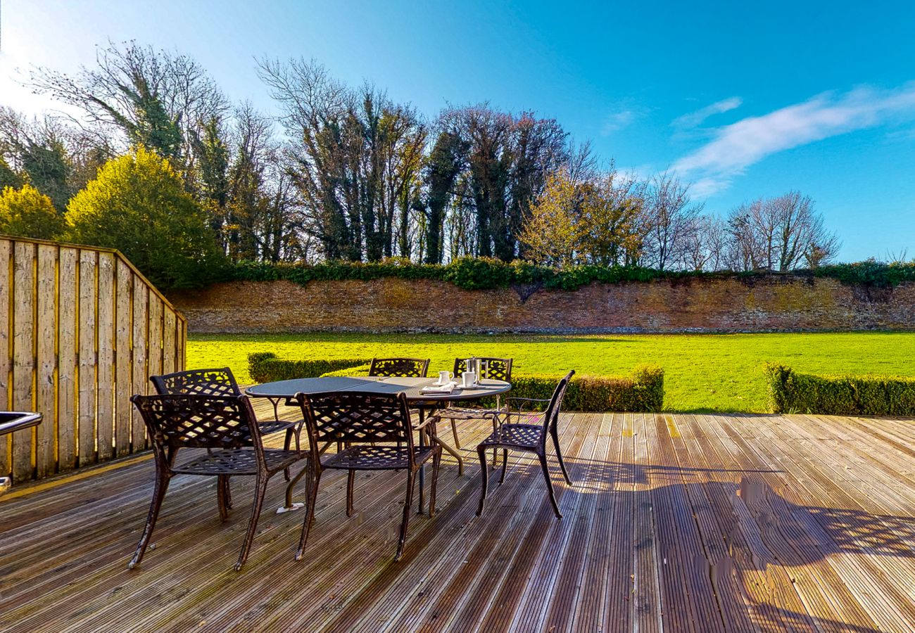 Castlemartyr Holiday Lodges, Modern Pet Friendly Holiday Accommodation in Castlemartyr, County Cork