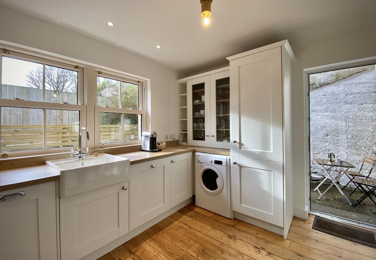 Clifden Town Townhouse. Connemara. Modern fully equipped kitchen. Bright new contemporary units. Wooden floors.Access to patio, yard. Outside dining.