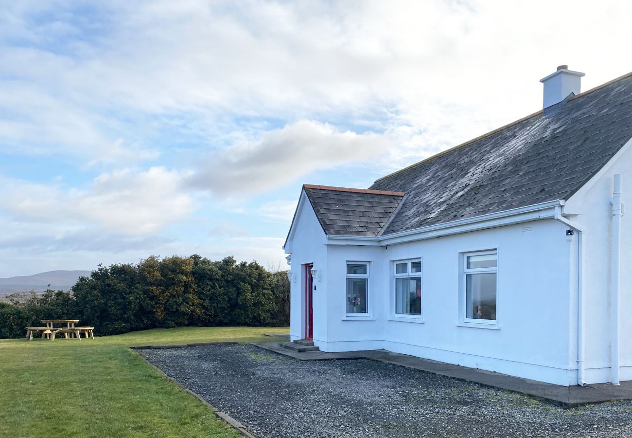 Glynsk Holiday Home. Stunning views of Cashel Bay. Connemara landscape.