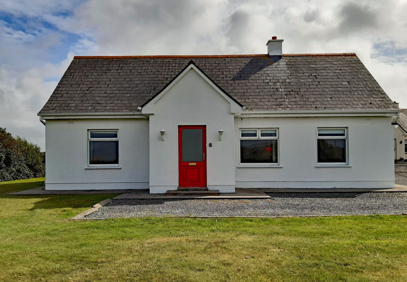 Glynsk Holiday Home. Stunning views of Cashel Bay. Connemara landscape.