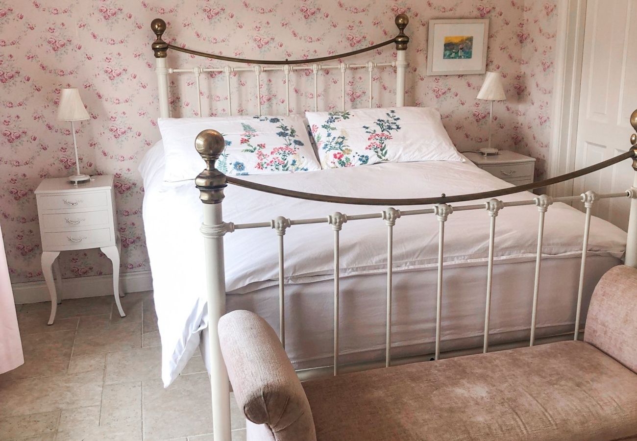 Springwood Cottage Louisburgh. Coastal holiday home. Double Bed cottage style room 