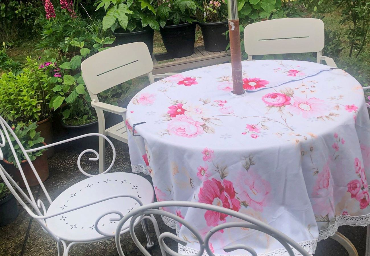 Springwood Cottage  garden furniture. Victorian style, vintage setting. 
