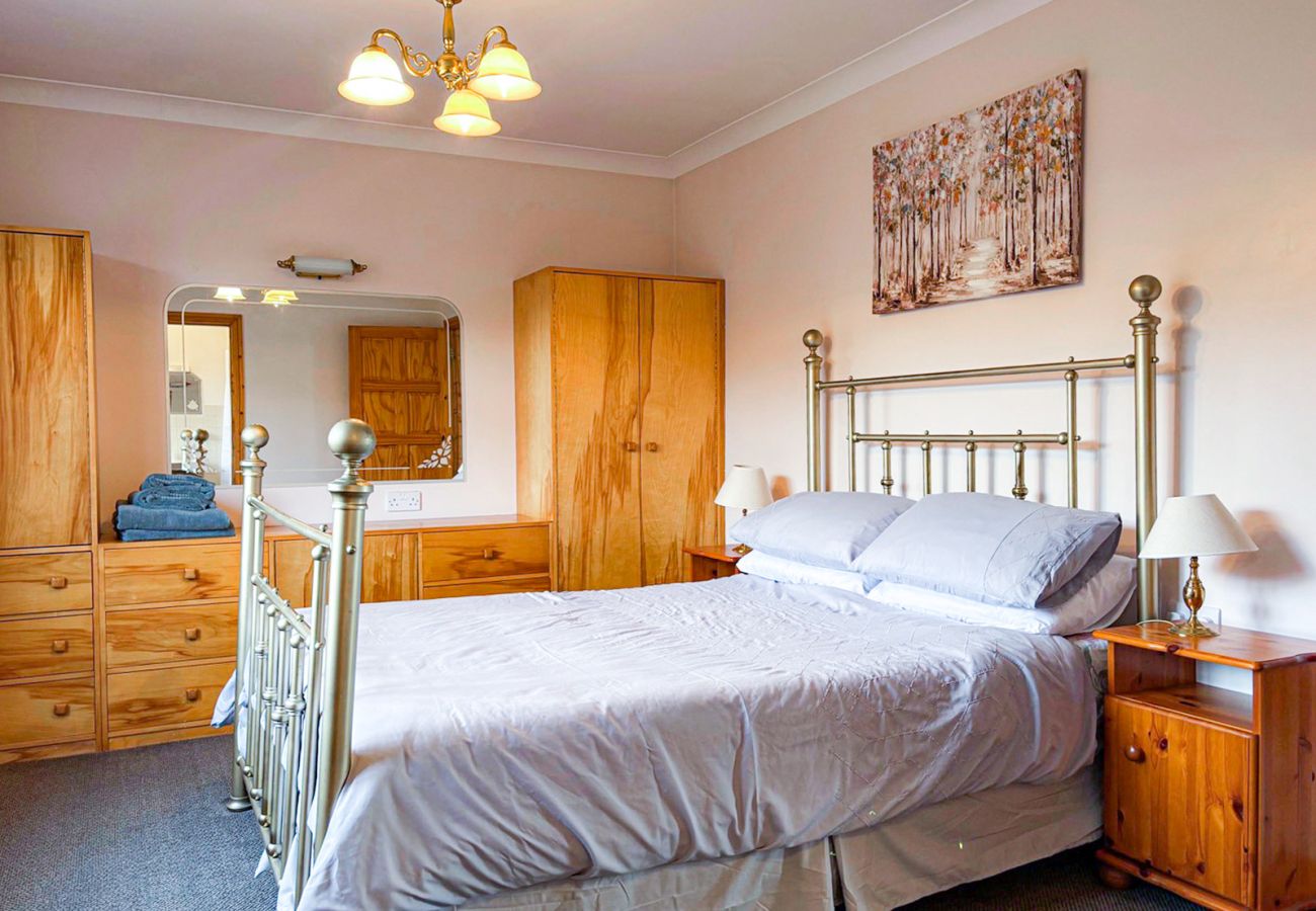 Kilkieran Holiday Home Connemara, master bedroom four poster bed, country style. 