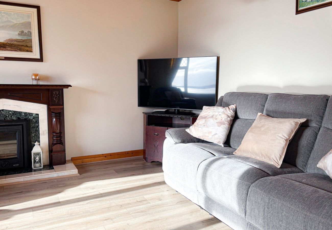Kilkieran Holiday Home Connemara, bright living room with TV and exeptional views. 