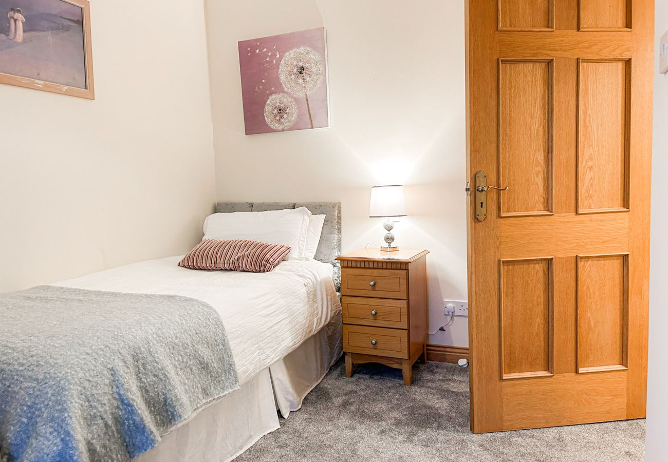 Glasson Mews Holiday Home No. 2. Single bed, compact comfortable room with side locker