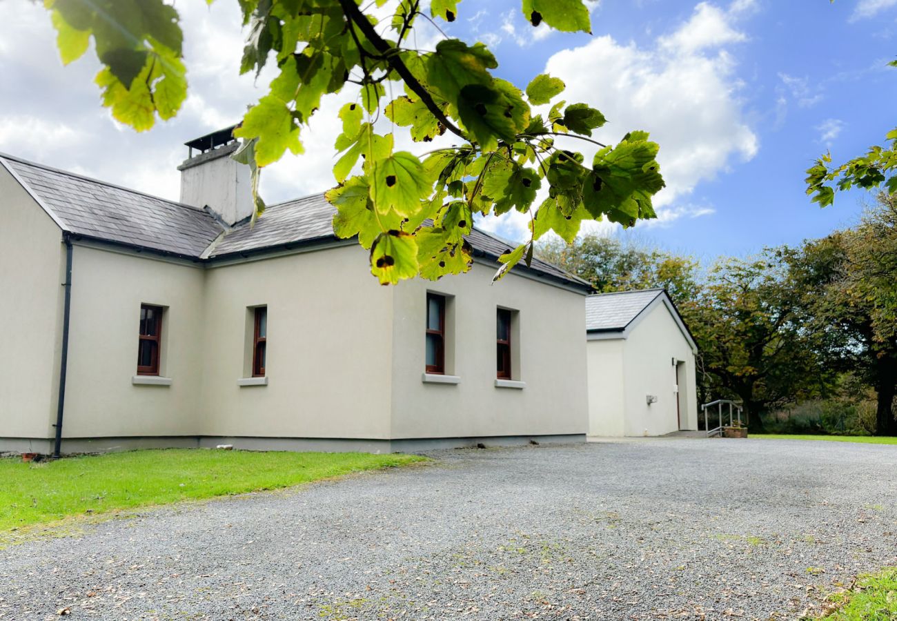 Kylemore Woodland Holiday Cottage, rural setting, nice views