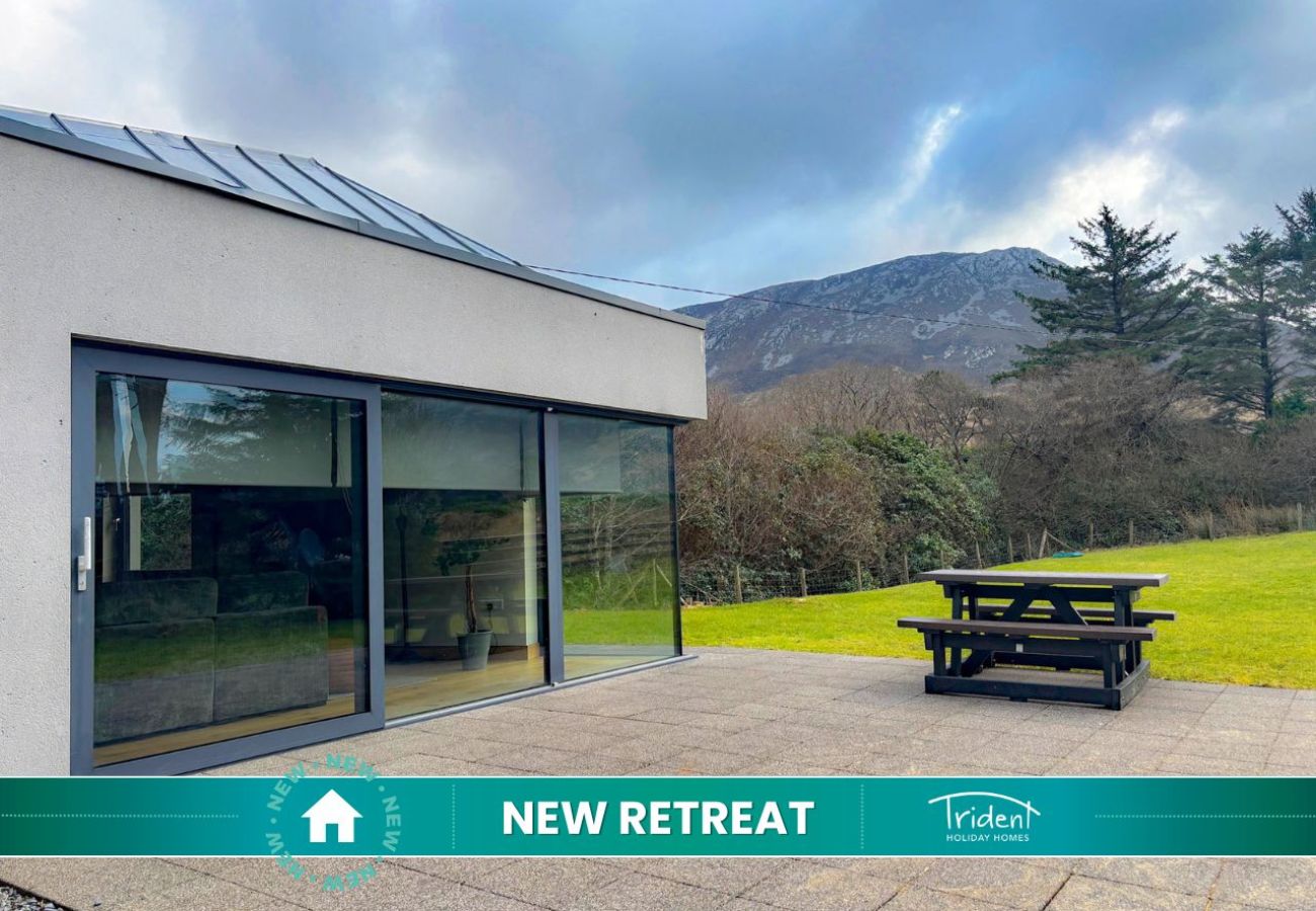 Kylemore Gate Lodge. Modern holiday home perfect for family of friends. 