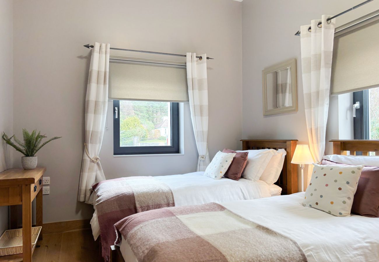 Kylemore Gate Lodge. triple bed room three single beds. 