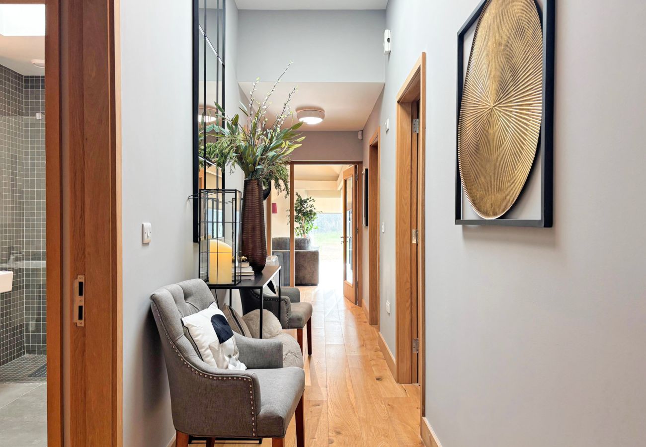 Kylemore Gate Lodge. Modern lodge with wooden floors spacious hall. 