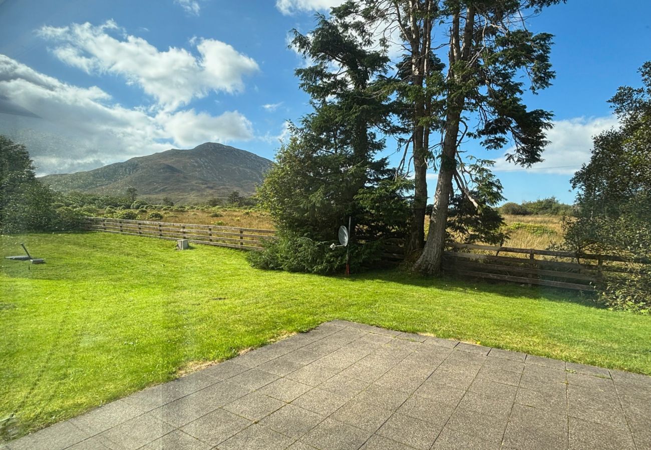 Kylemore Gate Lodge. Modern family holiday home rural setting