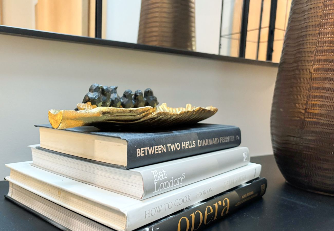 Kylemore Gate Lodge. Family holiday home with rural views. 