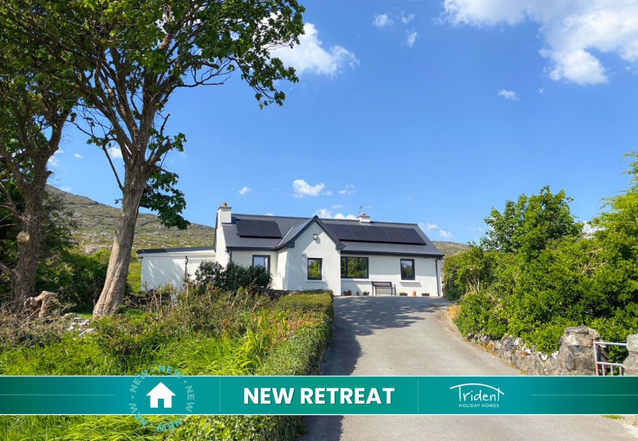 Bluebell Cottage Roundstone. Coastal Family holiday home