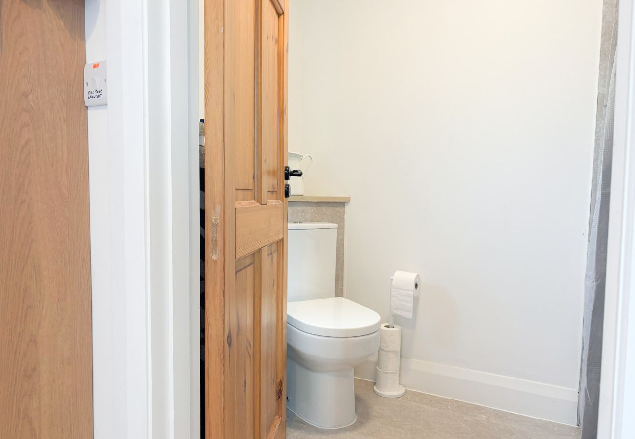 Bluebell Cottage Roundstone. En suite WC