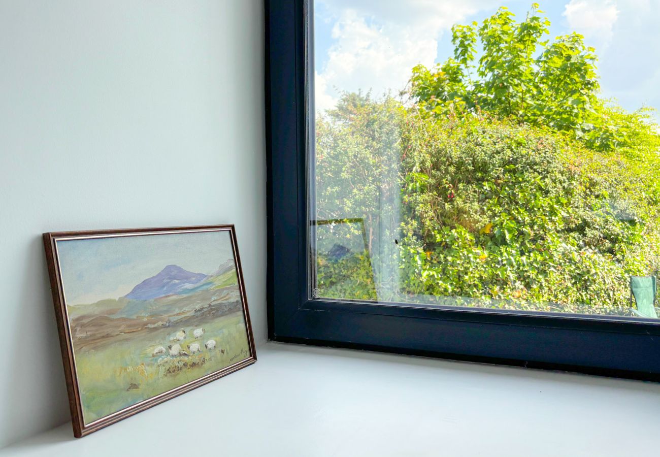 Bluebell Cottage Roundstone.  Family holiday home with views. 