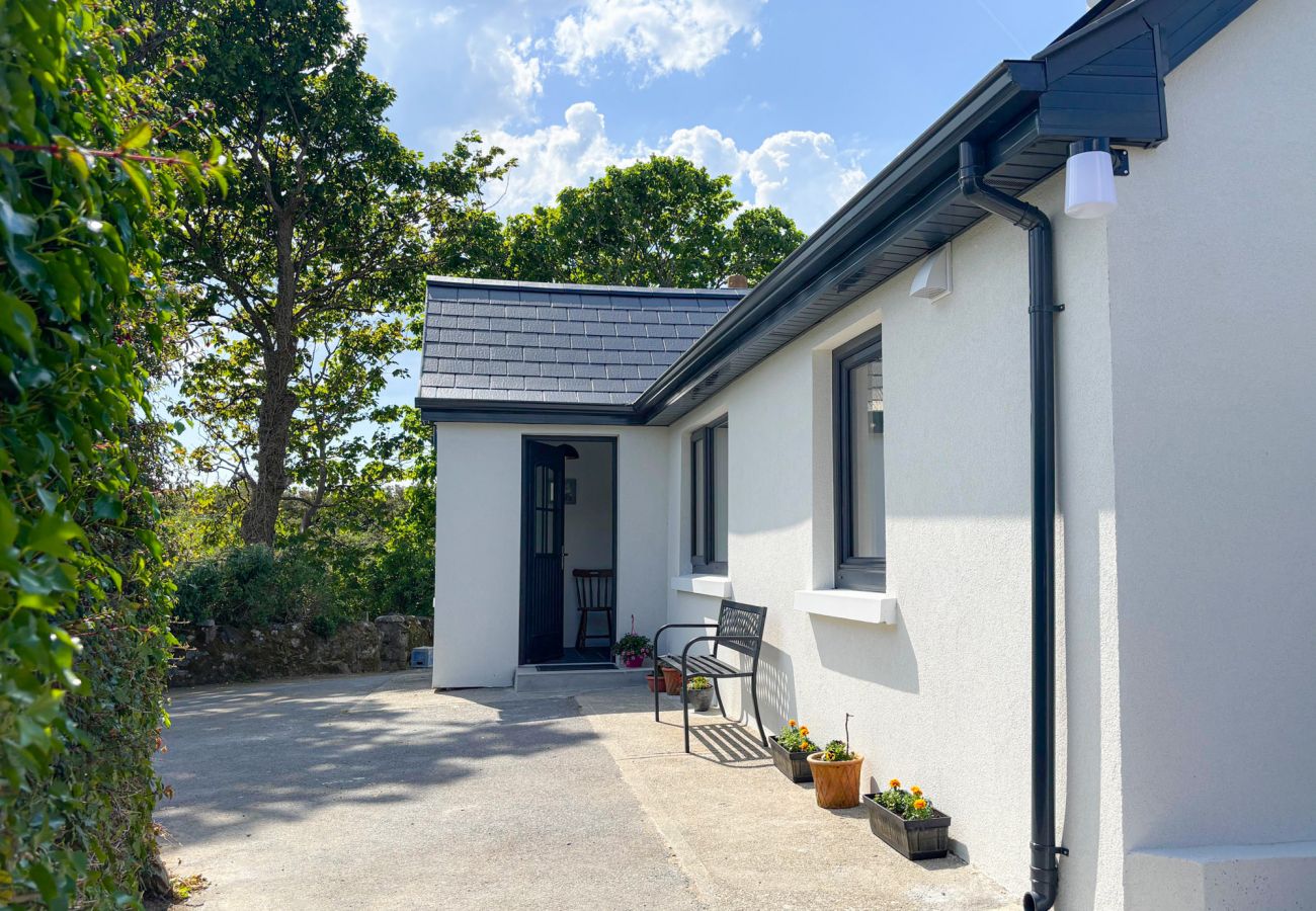 Bluebell Cottage Roundstone.  Family holiday home with views. 