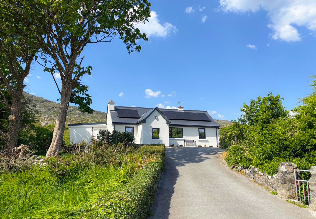 Bluebell Cottage Roundstone.  Family holiday home with views. 