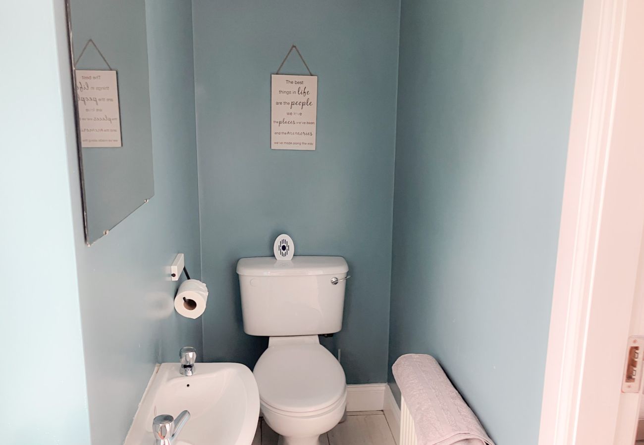 CarrauntoohilViewRetreatKillarneyKitchen. Ground floor WC.  