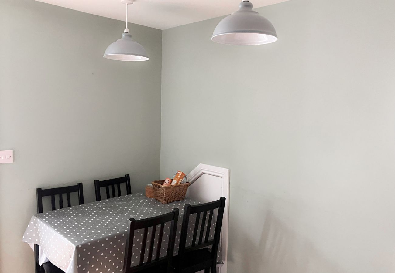 CarrauntoohilViewRetreatKillarneyKitchen. Simple country kitchen. Dining table for four. 