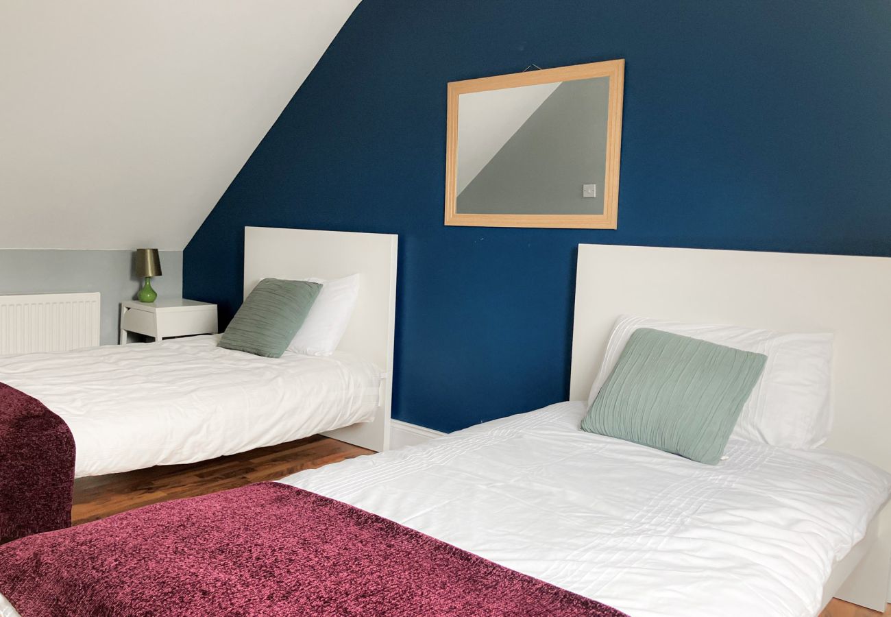 CarrauntoohilViewRetreatKillarneyKitchen. Two single beds. 