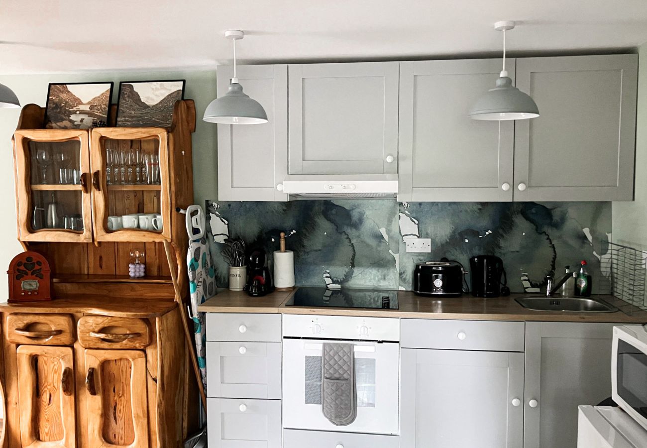 CarrauntoohilViewRetreatKillarneyKitchen. Cosy fitted kitchen with all appliances. 
